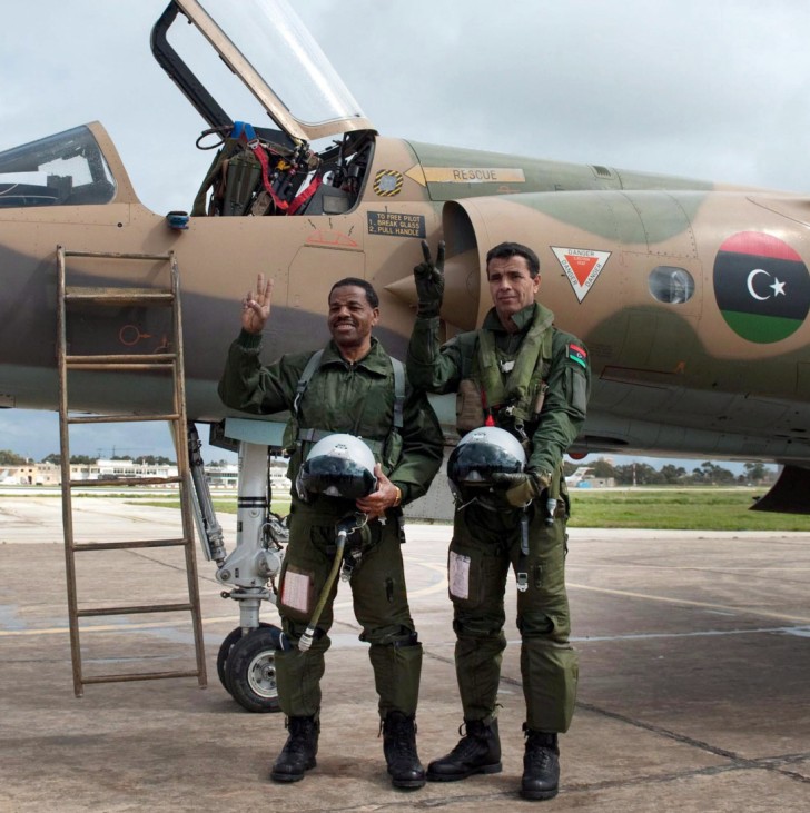 Libyan defectors jets return from Malta