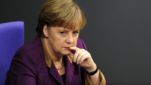 Kanzlerin Angela Merkel (CDU) ist offenbar bereit, ihren Widerstand gegen Aufstockung des Euro-Rettungsschirms aufzugeben.
