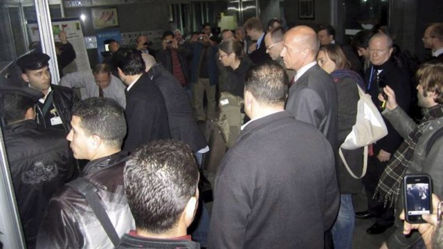 NGO-Mitarbeiter am Kairoer Flughafen