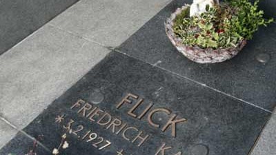 Bizarre Erpressung: Flick Mausoleum auf dem Friedhof in Velden: Der wiedergefundene Sarg ist wieder in Händen der Familie