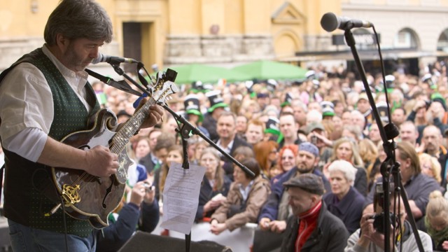Größter St. Patrick's Day in Europa: Auf dem St. Patrick's Day 2011 trat Paul Daly mit seiner Band auf.