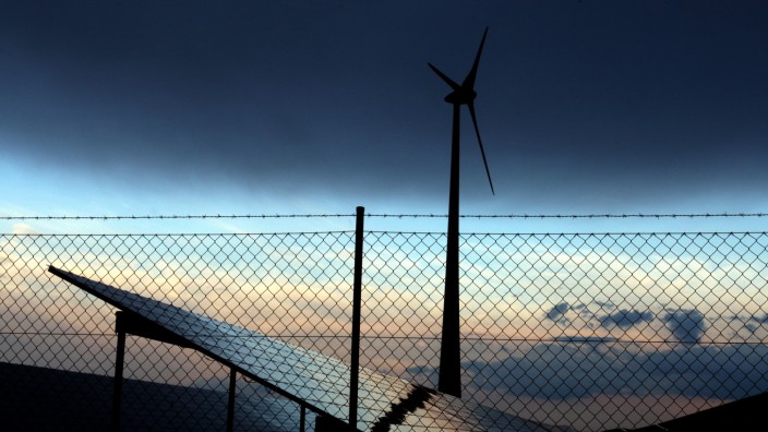 Erneuerbare Energien: Im Jahr 2020 trugen erneuerbare Energien, wie aus Windkraft oder Photovoltaik, in Bayern 53 Prozent zur Stromerzeugung bei. Langfristig zu wenig, heißt es aus der Wirtschaft.