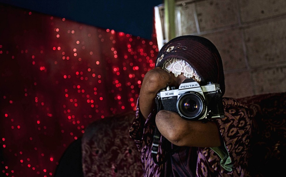 Armless Indonesian Woman Pursues Photography