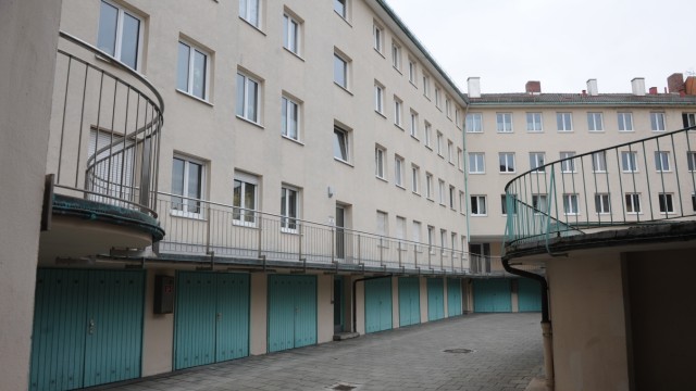 Zwangsversteigerung in München: Die Wohnung liegt in einer Wohnanlage, sie ist gepflegt, aber auch kein Prachtstück.