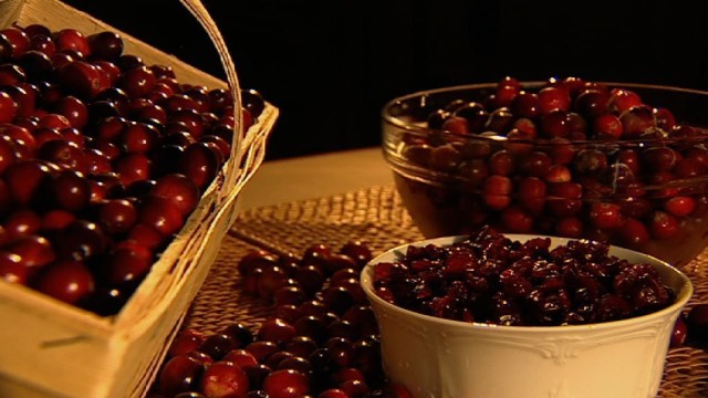 Tipps für Verbraucher: Für die Lebensmittelindustrie sind Cranberrys ein idealer, weil preiswerter industrieller "Frucht-Joker", den sie beliebig färben und mit den Aromen unterschiedlichster Früchte ausstatten kann.