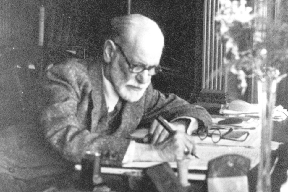 Sigmund Freud am Schreibtisch arbeitend, Museum London