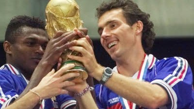 Champions League: Bayern - Bordeaux: Sein größter Triumph und zugleich seine größte Niederlage: 1998 wurde Frankreich Weltmeister, doch Laurent Blanc (re.) war im Finale gesperrt.