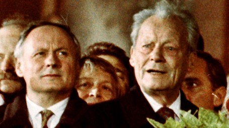 Feier zur Deutschen Einheit am 3. Oktob er 1990, u.a. mit Außenminister Hans-Dietrich Genscher, Altkanzler Willy Brandt und dem SPD-Kanzlerkandidaten Oskar Lafontaine