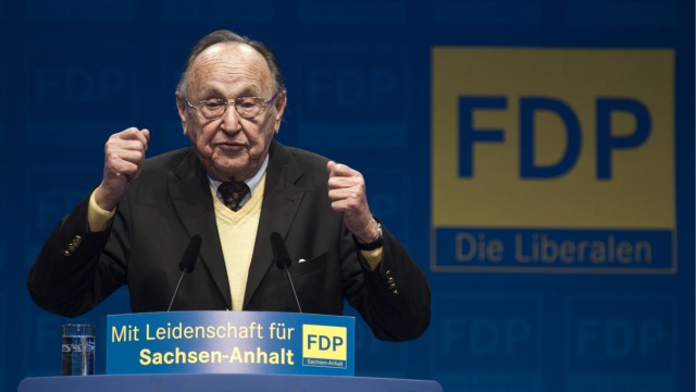 Einsatz im Landtagswahlkampf in Sachsen-Anhalt 2011: der Ehrenvorsitzende der FDP, Hans-Dietrich Genscher
