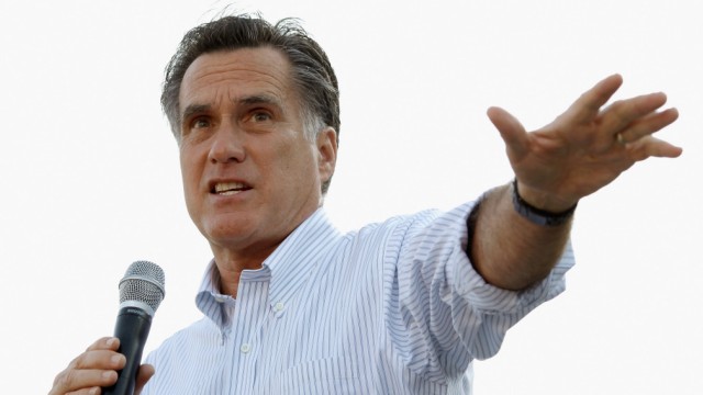 Mitt Romney Campaigns In Illinois Ahead Of Primary