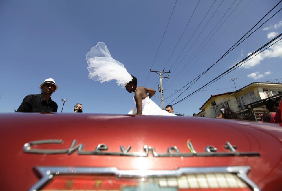 Bride Tellez boards a 1958 Chevrolet after her wedding with groom Camacho in Havana