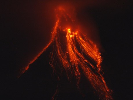 Vulkan Mayon treibt mehr als 20.000 Philippiner in die Flucht;Reuters