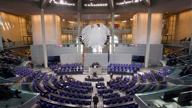 Bundestag debattiert Fiskalpakt und Euro-Rettungsschirm