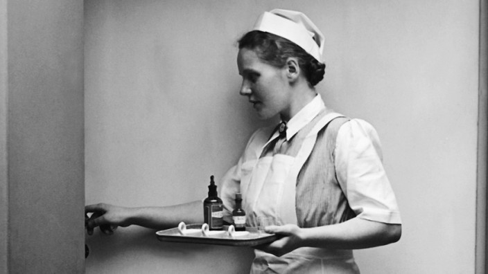 Krankenschwester in einem Krankenhaus in Cottbus, 1939