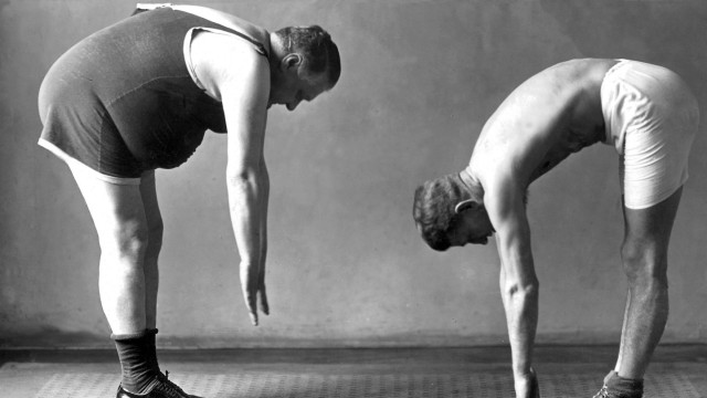 Diät, Abnehmen: Zwei Männer bei der Gymnastik