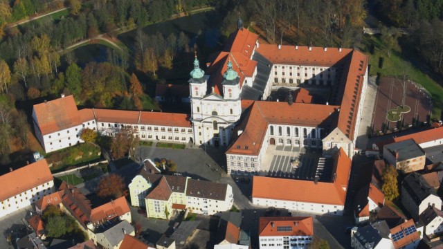 Kloster Waldsassen: Das Kloster Waldsassen mit Hotel, Restaurant und Bibliothek.