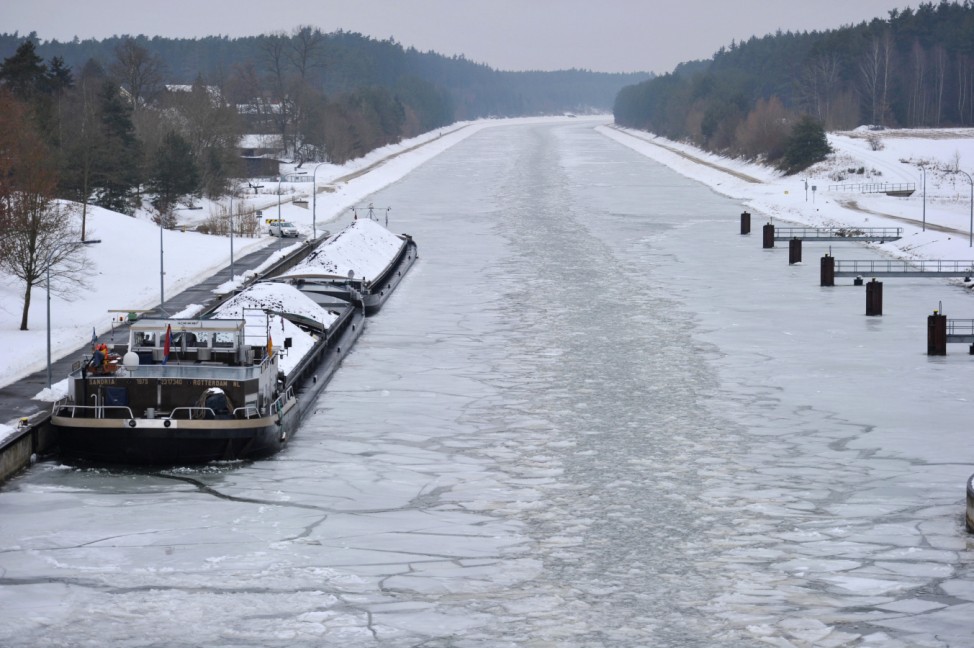 Frost legt Schifffahrt in Franken lahm