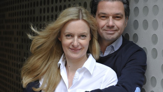 Paar mit unerfülltem Kinderwunsch: Eine Achterbahnfahrt der Gefühle: Carla und Martin Moretti haben gemeinsam das Buch "Baby-Bingo" geschrieben.