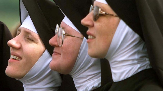 Verzückte Nonnen während des Papstbesuches, 1999