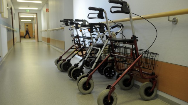 Zeitung: NRW droht dramatischer Mangel an Pflegekraeften