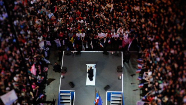 FRANCE2012-ELECTIONS-PS-HOLLANDE-MEETING