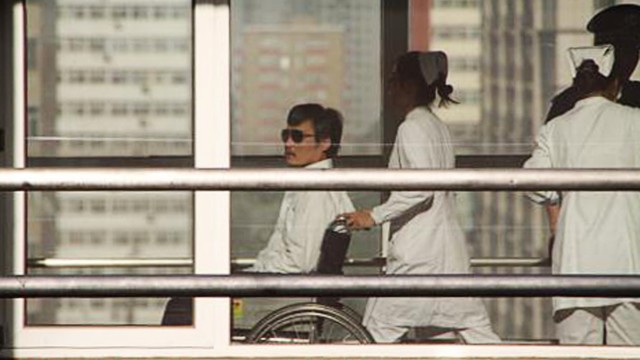 Chinesischer Menschenrechtler Chen in Freiheit: Chen Guangcheng wird, nachdem er die US-Botschaft in Peking verlassen hat, in einem Krankenhaus in Peking behandelt.