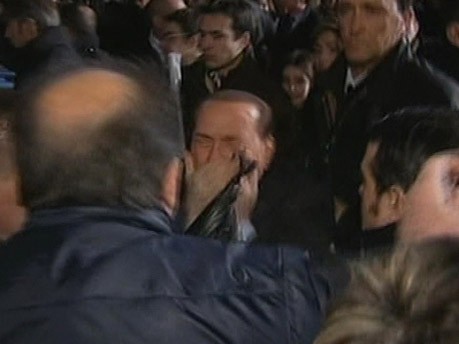Silvio Berlusconi, Attacke, AP