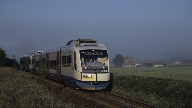 Bayerische Oberlandbahn: Die Strecken von München in die beiden Landkreise Miesbach und Bad Tölz-Wolfratshausen waren die ersten in Bayern, die 1998 in einer Ausschreibung an einen privaten Betreiber vergeben wurden.