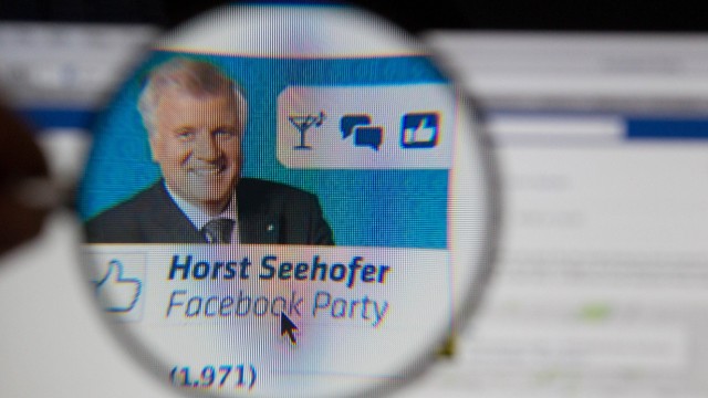Seehofer geht mit Facebook-Party erfolgreich auf 'Fan'-Fang