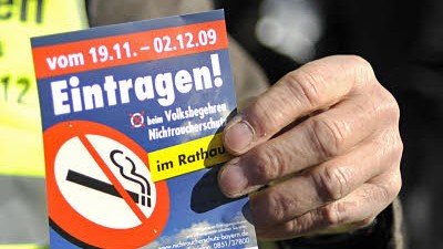 Nichtraucherschutz-Volksbegehren: Bis zum 2. Dezember können die Bayern ein Volksbegehren unterstützen, das ein Rauchverbot für alle Kneipen fordert.