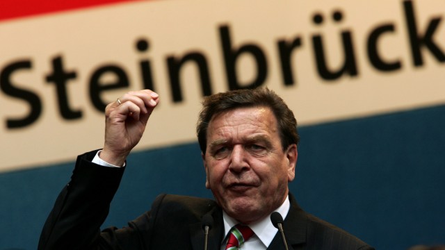 Schroeder will Steinbrueck als SPD-Kanzlerkandidaten