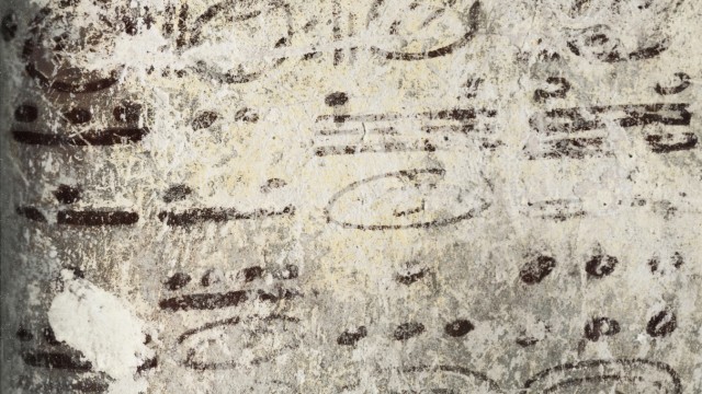 Ältester Maya-Kalender entdeckt: Diese Zahlen auf einer Wand in einer Maya-Ruine in Guatemala gehören zu dem jetzt entdeckten Kalender. Die Daten beziehen sich auf einen Zeitraum von mehreren tausend Jahren - und ihnen zufolge haben die Maya nicht damit gerechnet, dass die Welt 2012 untergeht.
