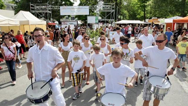 Zehn tolle Tage: Die Freisinger Gruppe "Sambabeat" hat das "Uferlos-Festival" am Freitagnachmittag mit ihren Trommelklängen eröffnet.