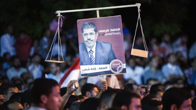 Wahlkampf in Ägypten: Erster offener Wahlkampf in Ägypten: Anhänger der Muslimbruderschaft gehen in Kairo für ihren Kandidaten Mohammed Mursi auf die Straße.