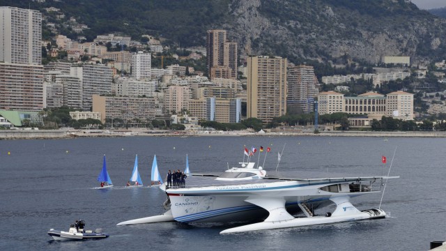 Arrival of journey around the world for the Planet Solar boat in Monaco