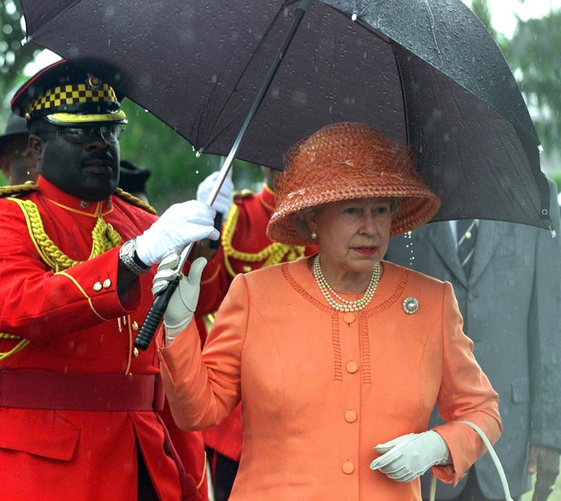 Königin Elizabeth II. von Großbritannien besucht Jamaica, 2002