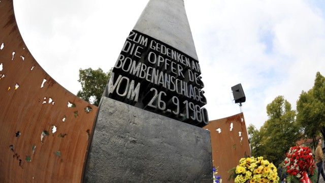 Eine Gedenkstätte am Eingang der Wiesn erinnert an die 13 Toten des Attentats von 1980.