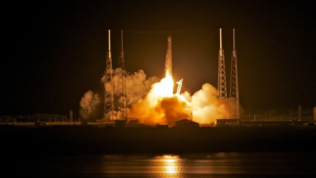 SpaceX Rocket To Become The First Non-Governmental Vehicle To Reach Int'l Space Station