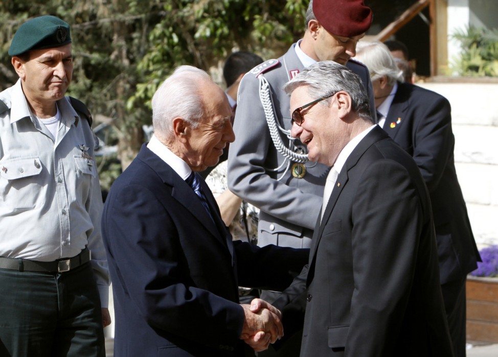 Israel's President Peres shakes hands with his German counterpart Gauck before the start of a welcoming ceremony in Jerusalem