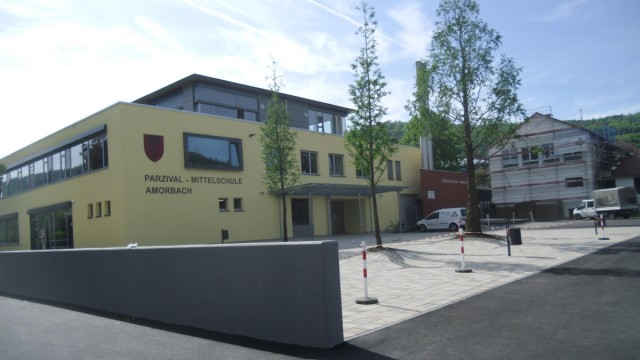 Schulflucht aus Bayern: Die Parzival-Mittelschule in Amorbach wurde gerade für 3,8 Millionen Euro saniert, trotzdem ist die Zahl der Anmeldungen eingebrochen.