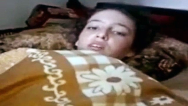 Nach Massaker in Haula: Ein syrisches Mädchen berichtet in der syrischen Stadt Homs über das Massaker von Haula von vergangener Woche.