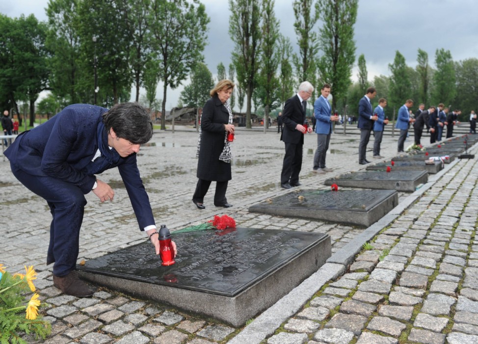 DFB-Delegation besucht KZ in Auschwitz
