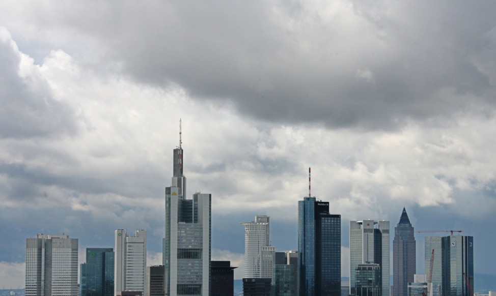 Frankfurter Skyline unter Wolken