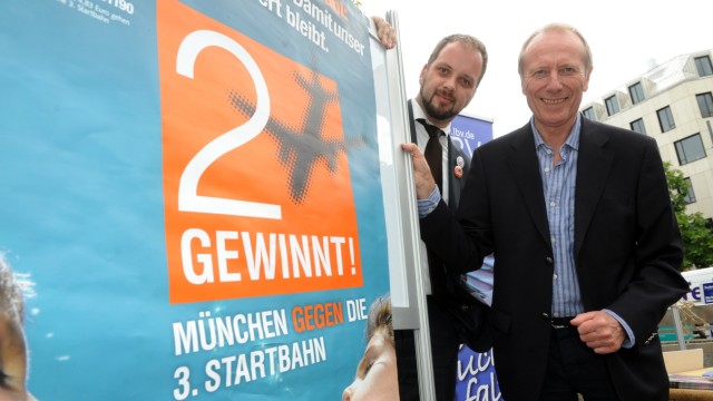 Paten für Bürgerentscheid zum Flughafen München: Tobias Eschenbacher (l.) ist Oberbürgermeister, Hep Monatzeder nur Dritter Bürgermeister. Aber er darf abstimmen. Und will es in Sinne des Freisingers tun.