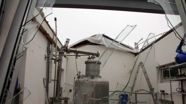 Klärwerk Weidach: Bei der Explosion wurde das Dach hinuntergerissen.
