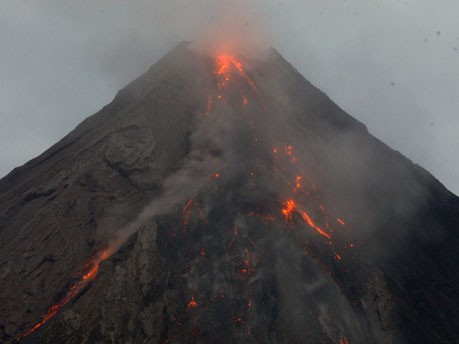 Vulkan auf Philippinen, dpa