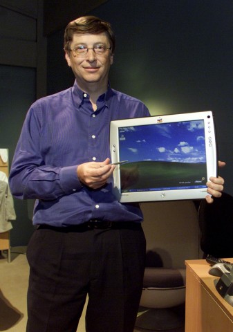 Bill Gates mit drahtlosem Monitor