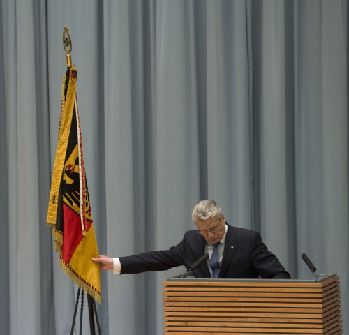 Gauck besucht Bundeswehr in Hamburg
