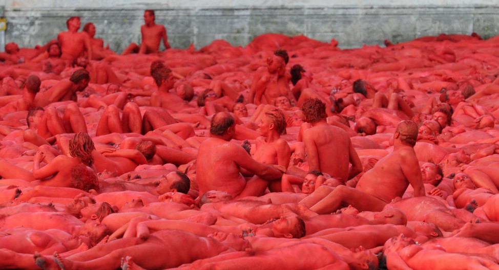 Installationsprojekt 'Der Ring' mit 1000 nackten Menschen