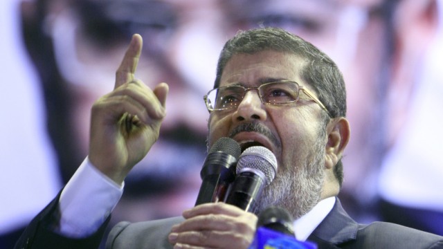 Ein Islamist wird neuer Präsident Ägyptens: Der Kandidat der Muslimbruderschaft, Mohammed Mursi, hat sich in der Stichwahl mit denkbar knappem Ergebnis durchgesetzt.